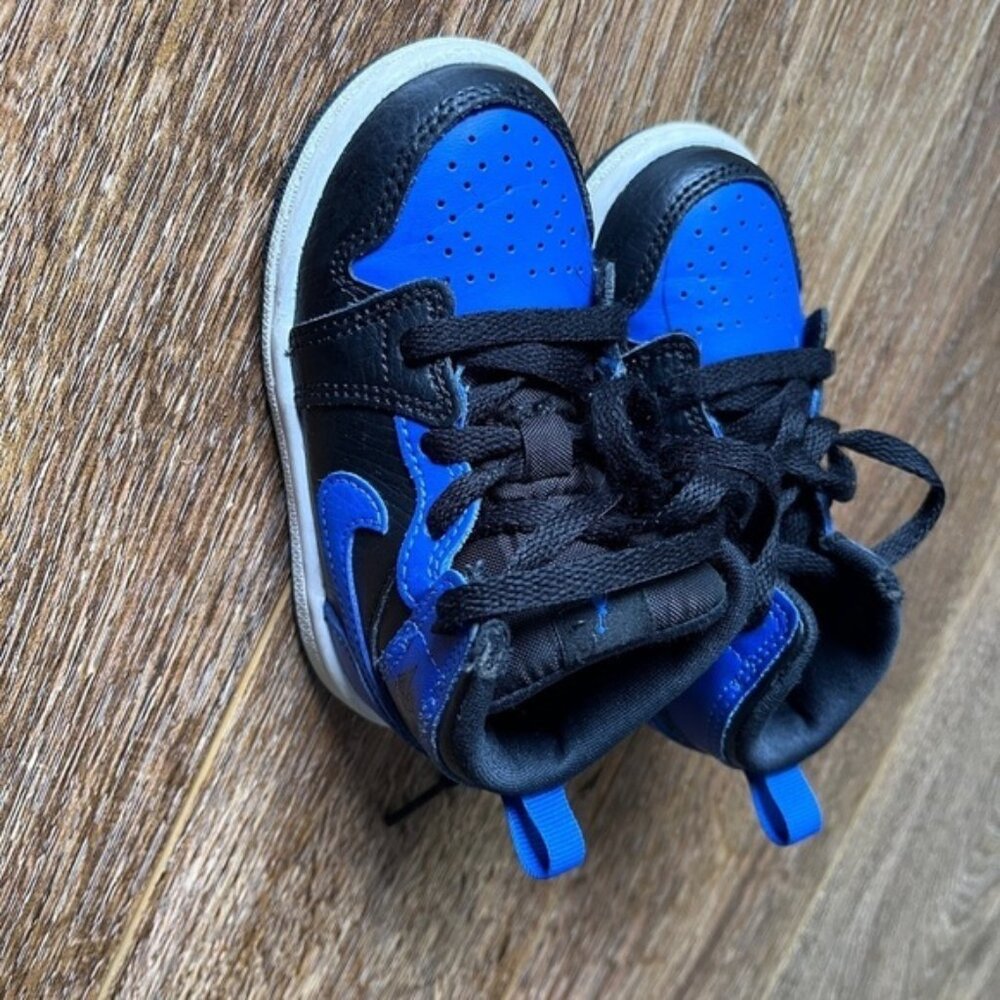 Nike Air Jordan Retro 1 MidHyper Royal Blue 6 c toddler - Picture 2 of 5